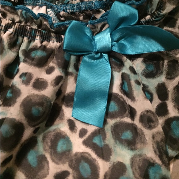 Cute dressy tunic top with cheetah print and bow - Picture 2 of 3